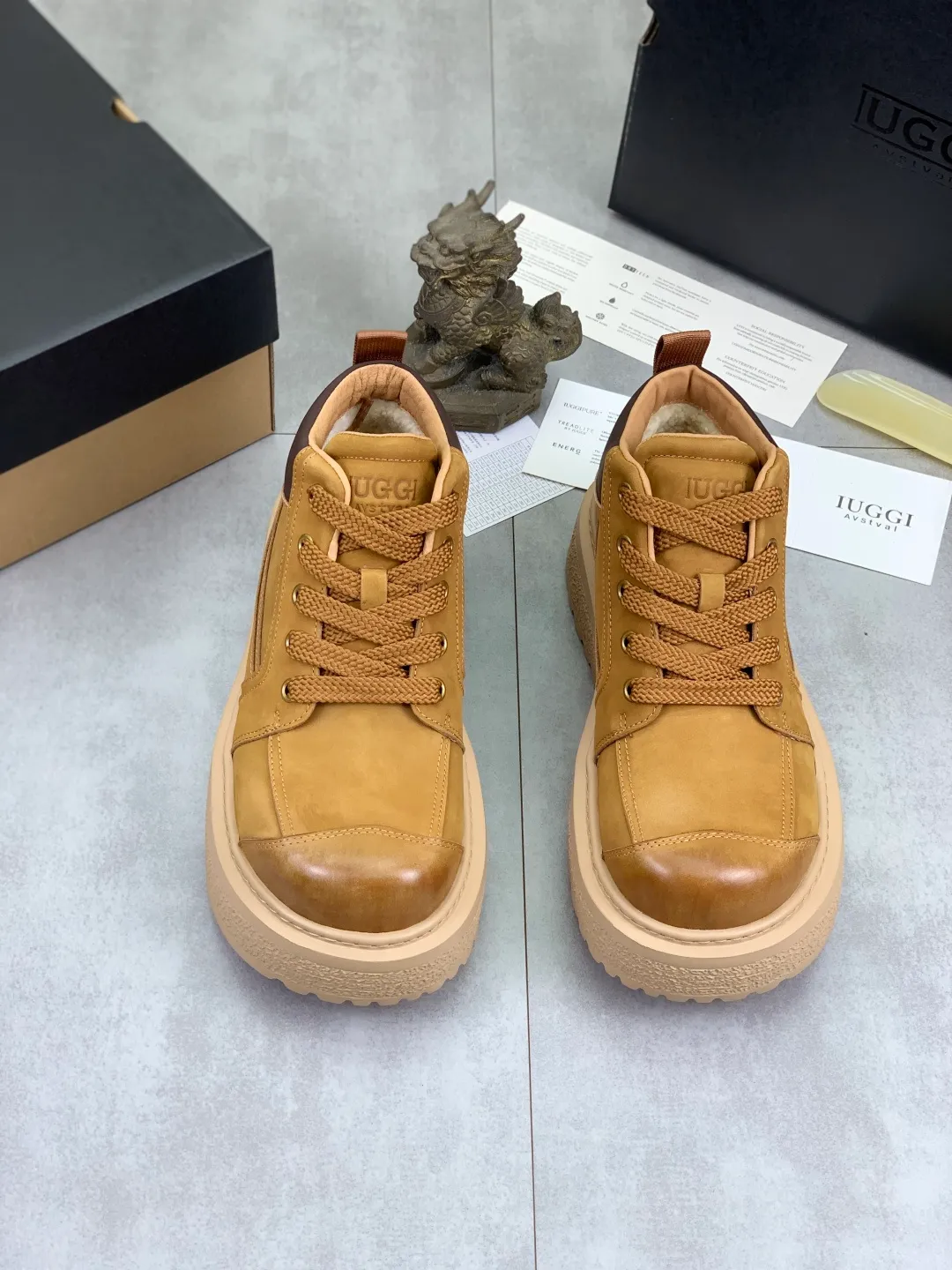 Men's men's shoes 💰P660 New arrival 🆕🆕🆕 IUGGI men's British style high-top large-toe work shoes new American retro genuine leather thick-soled board shoes lace-up mid-top short boots full genuine wool wear-resistant non-slip outsole fashion trend Size: 39-44 two colors